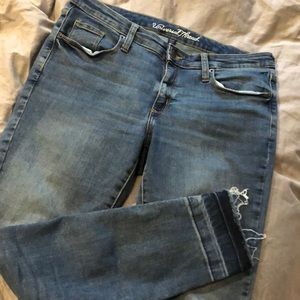 Frayed Ankle Skinny Jeans